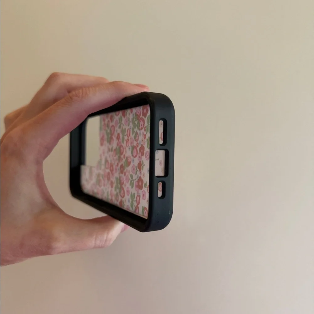 Wildflower Berry World Case - iPhone 15 Pro
